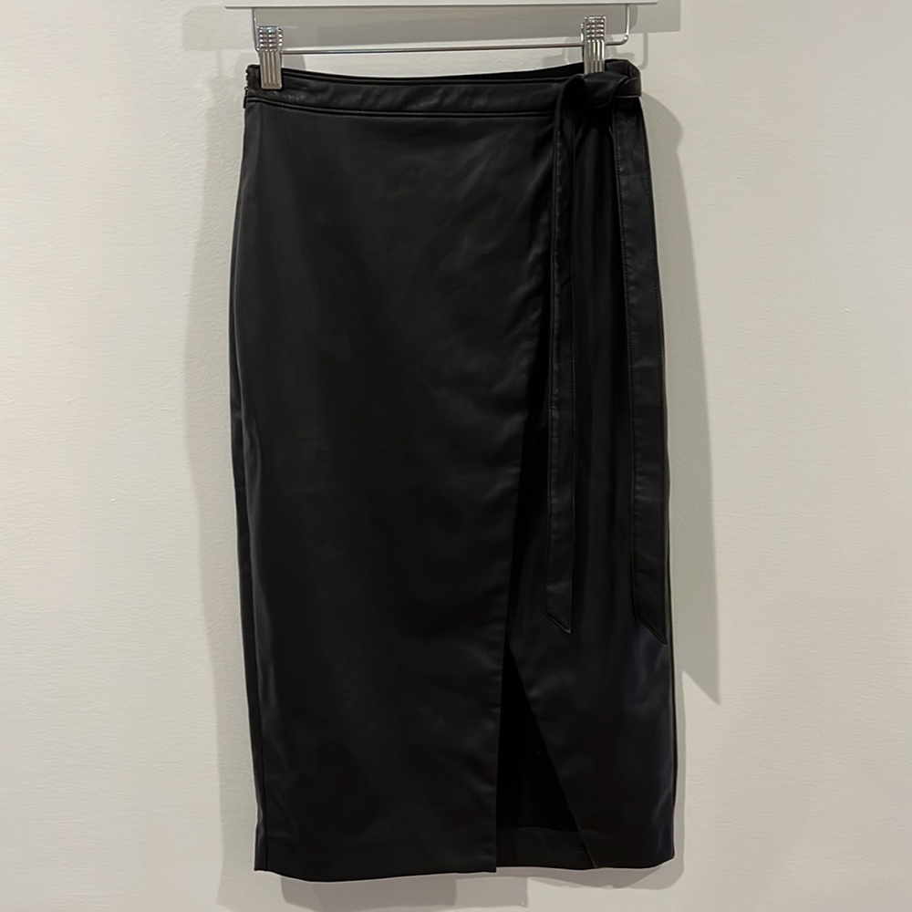 Aritzia TNA BABATON black Pelli leather Skirt size 2 - Picture 2 of 7